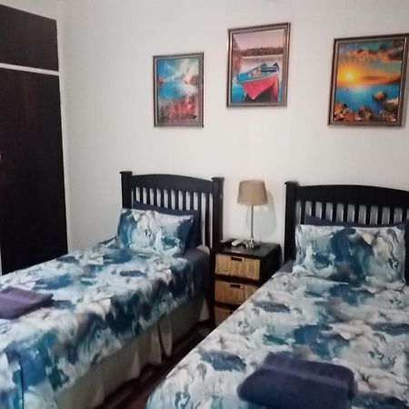 De La Rose Guesthouse Lephalale Esterno foto
