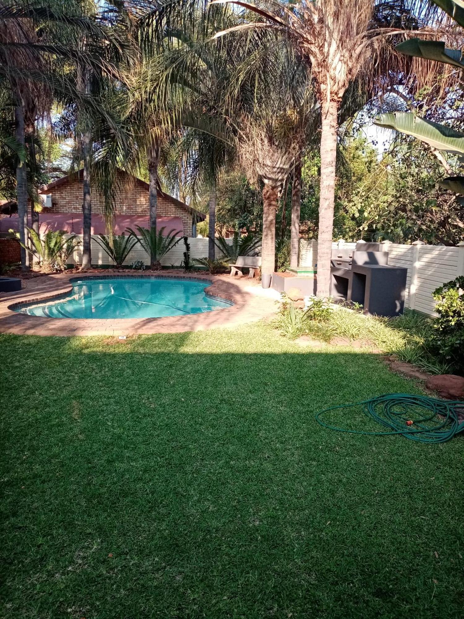 De La Rose Guesthouse Lephalale Esterno foto