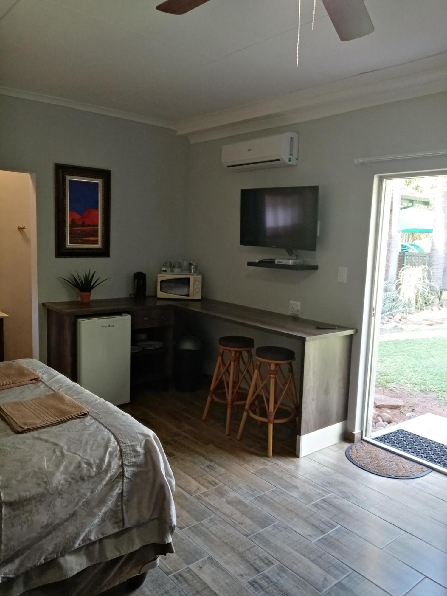 De La Rose Guesthouse Lephalale Esterno foto