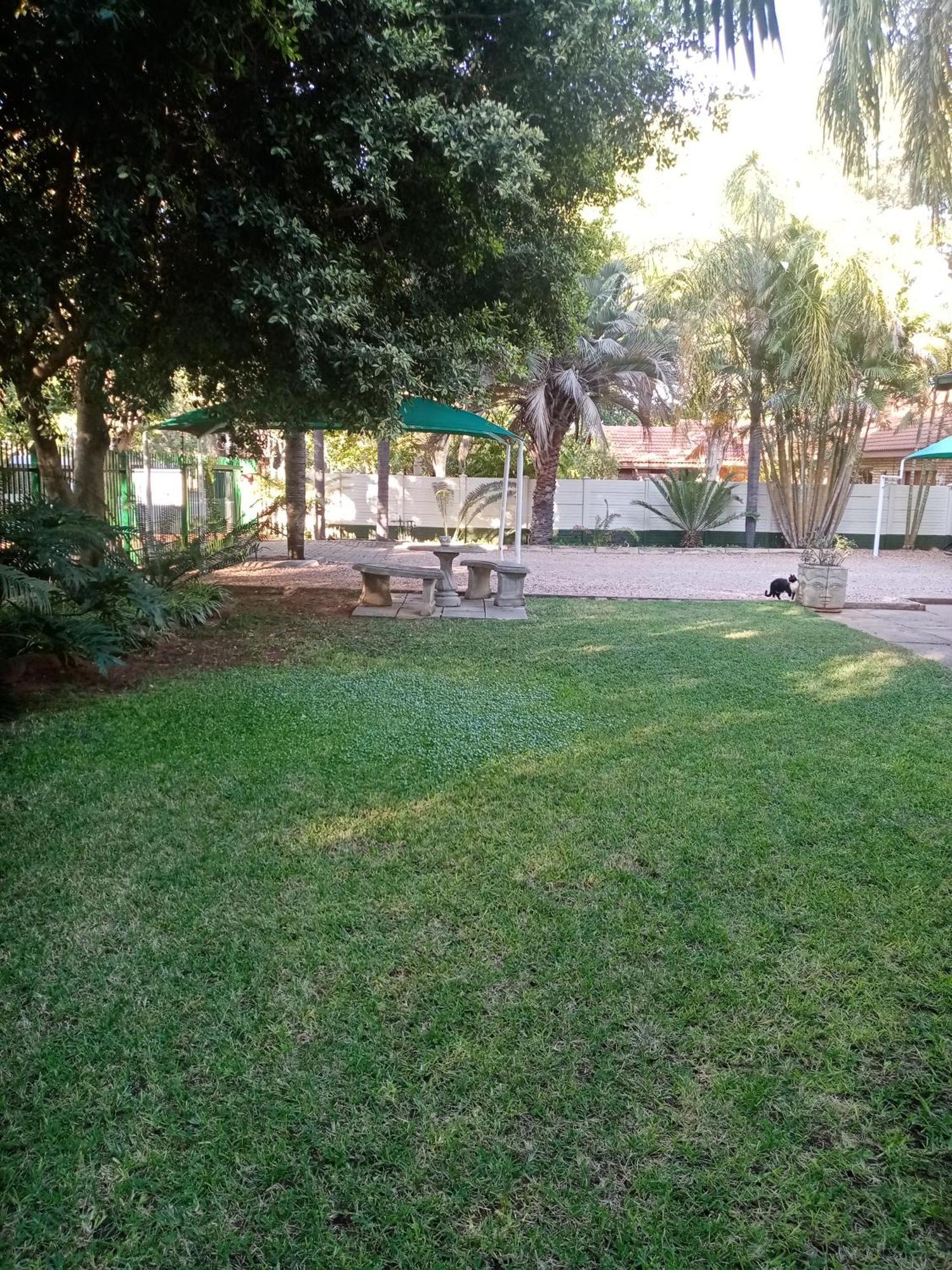 De La Rose Guesthouse Lephalale Esterno foto