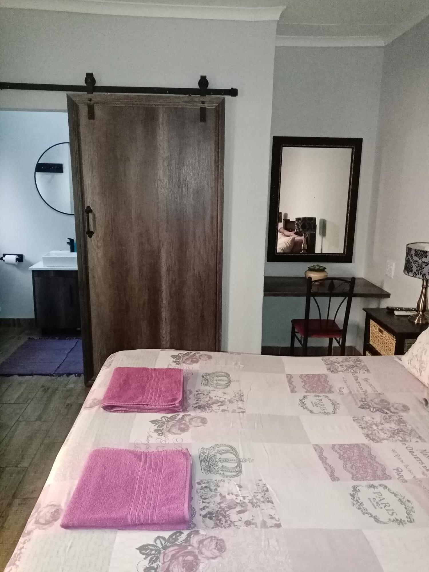 De La Rose Guesthouse Lephalale Esterno foto