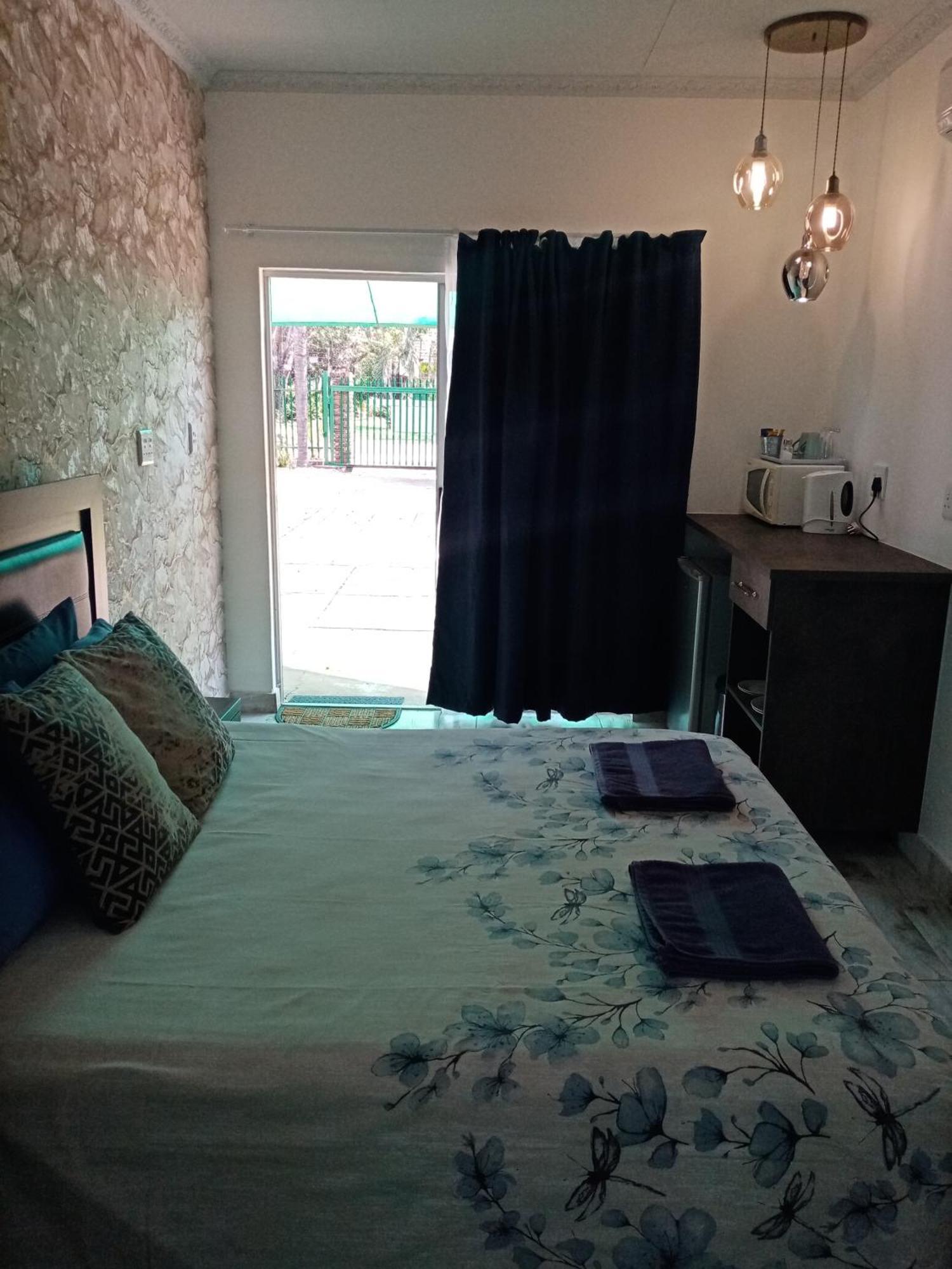 De La Rose Guesthouse Lephalale Esterno foto